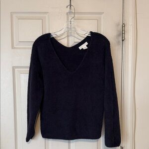 H&M Women's Dark Navy V-Neck Sweater